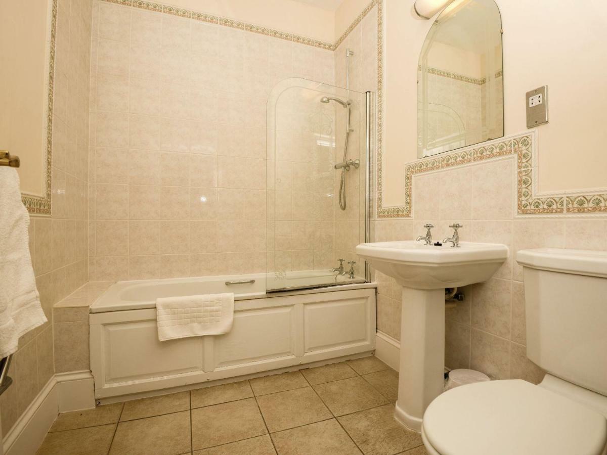Lynford Hall Hotel Mundford Habitación foto